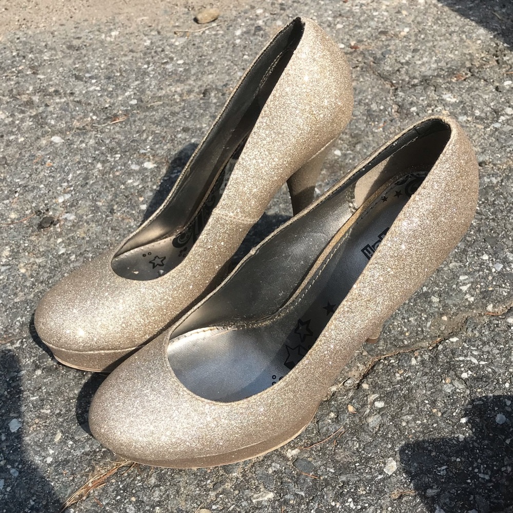 Gold glitter high heel pumps